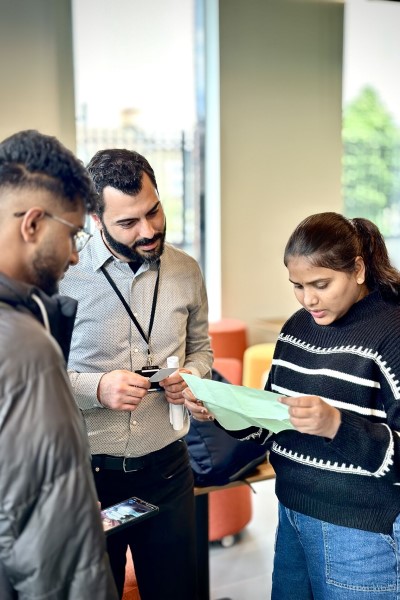 UoP London students doing a scavenger hunt